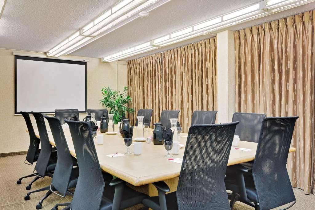 Ramada Hotel & Conference Center by Wyndham Mitchell