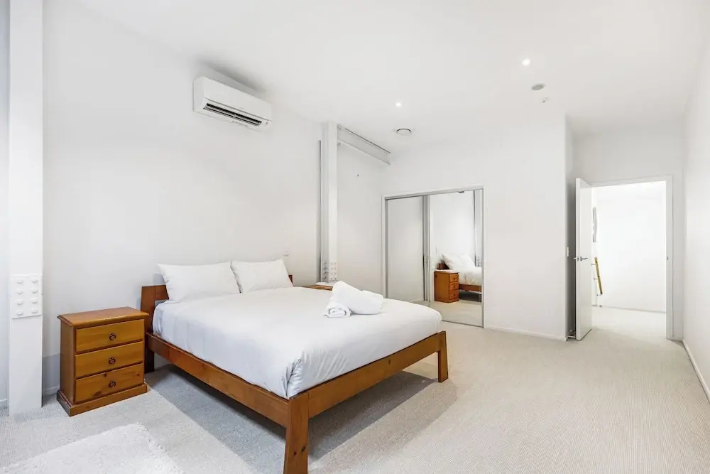 Contemporary 1BR Queen St. Retreat by Zodiak Stays