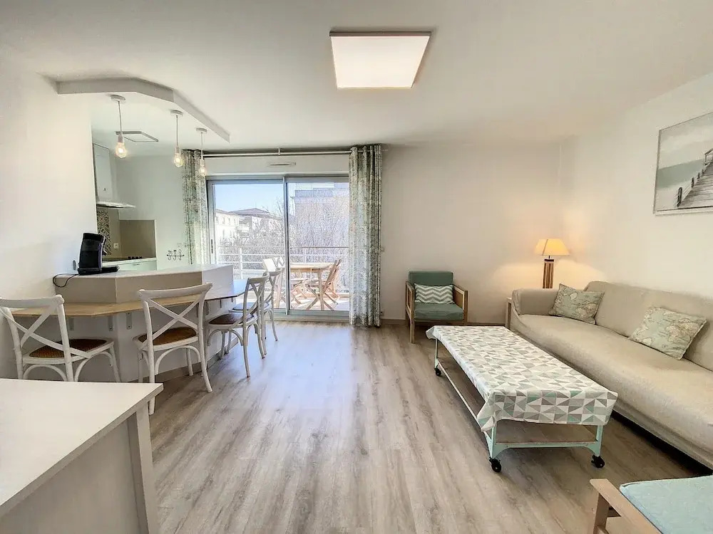 Terrace Apartment Near the Beach
