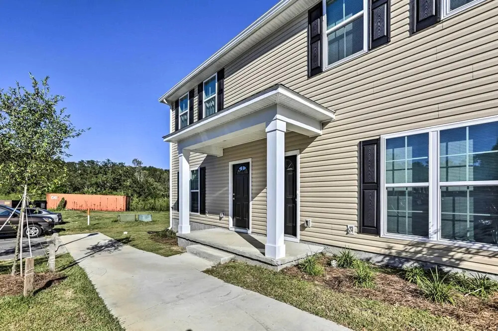 Ideally Located & Elegant Condo w/ Balcony!