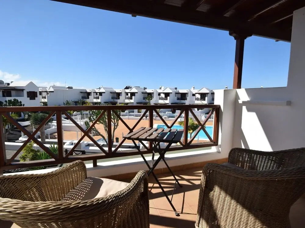 Lavish Holiday Home in Playa Blanca with Pool