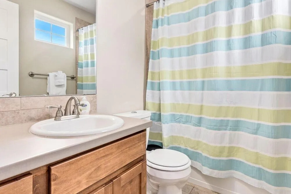 Contemporary Solar Powered Studio near Old Town!