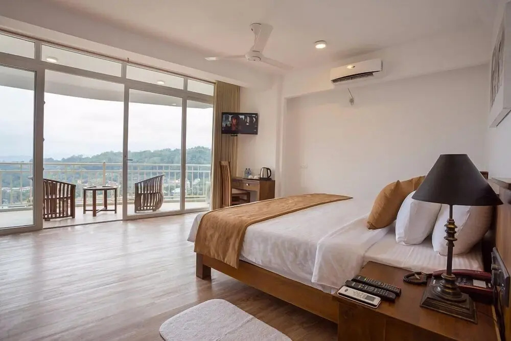 360 Lake View Hotel