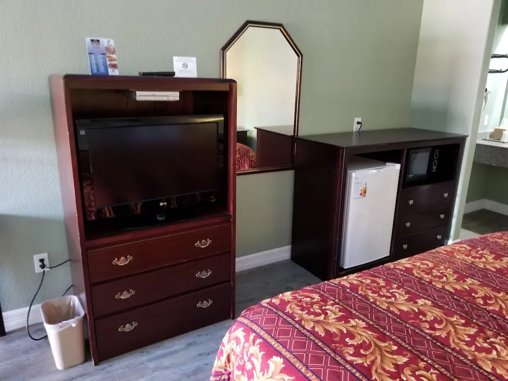 Executive Inn & Suites