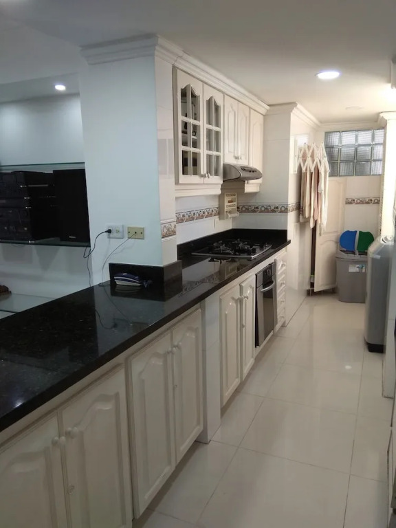 Apartamento con Balcn y Vista a la Baha del Laguito