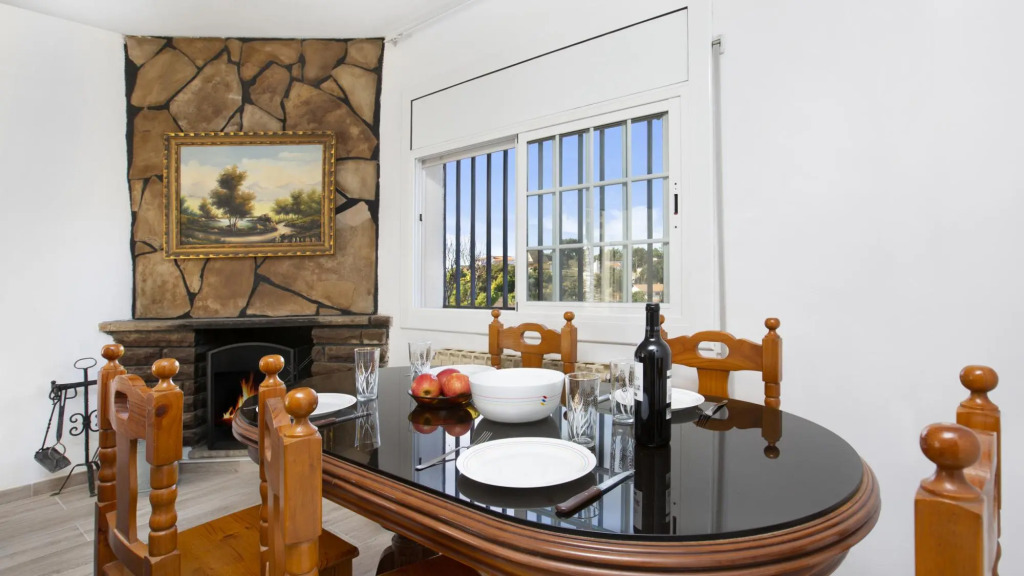 Mari in Vidreres with 6 bedrooms and 2 bathrooms