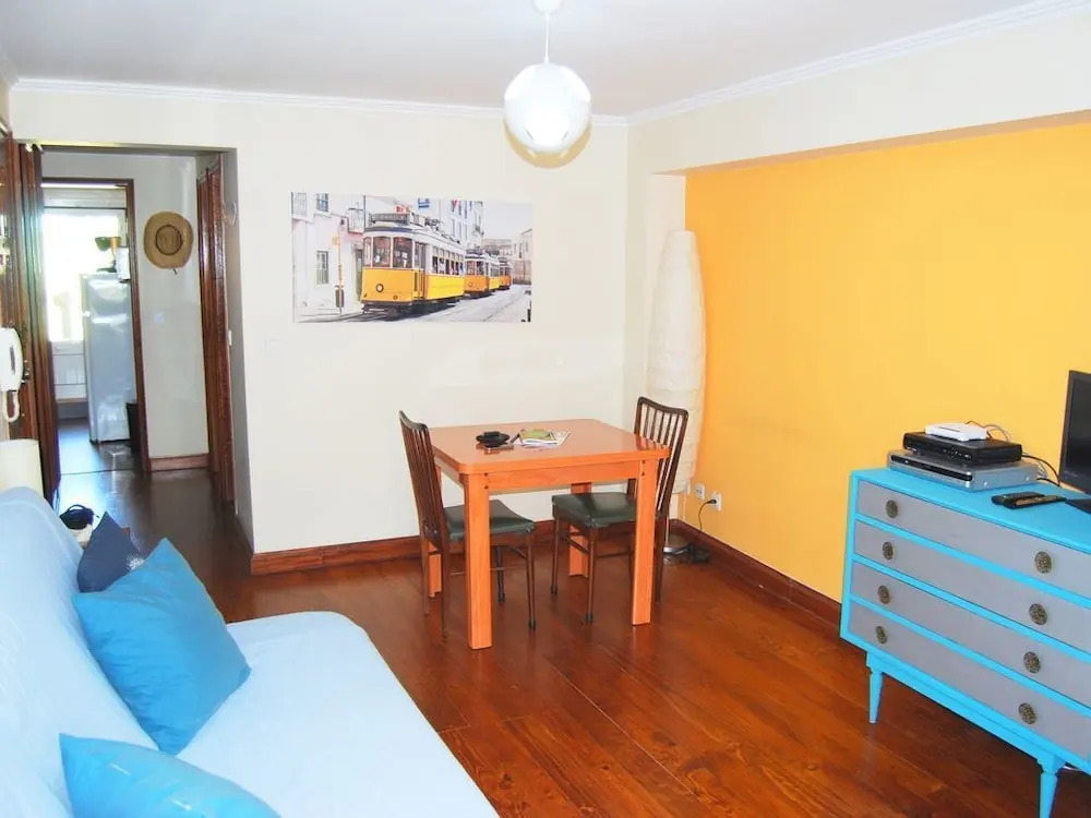 RH Veronica Terrace Apartment