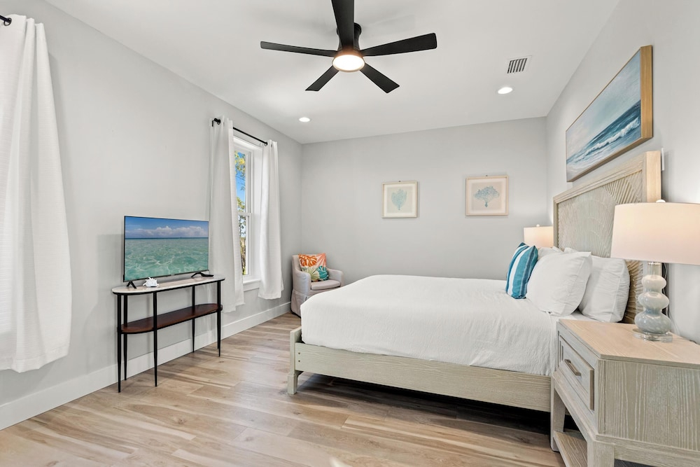Pet Friendly Beach House - Bella View