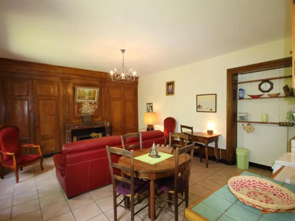 Gîte de caractère du XIIIe siècle avec cheminée et Wi-Fi - FR-1-496-55
