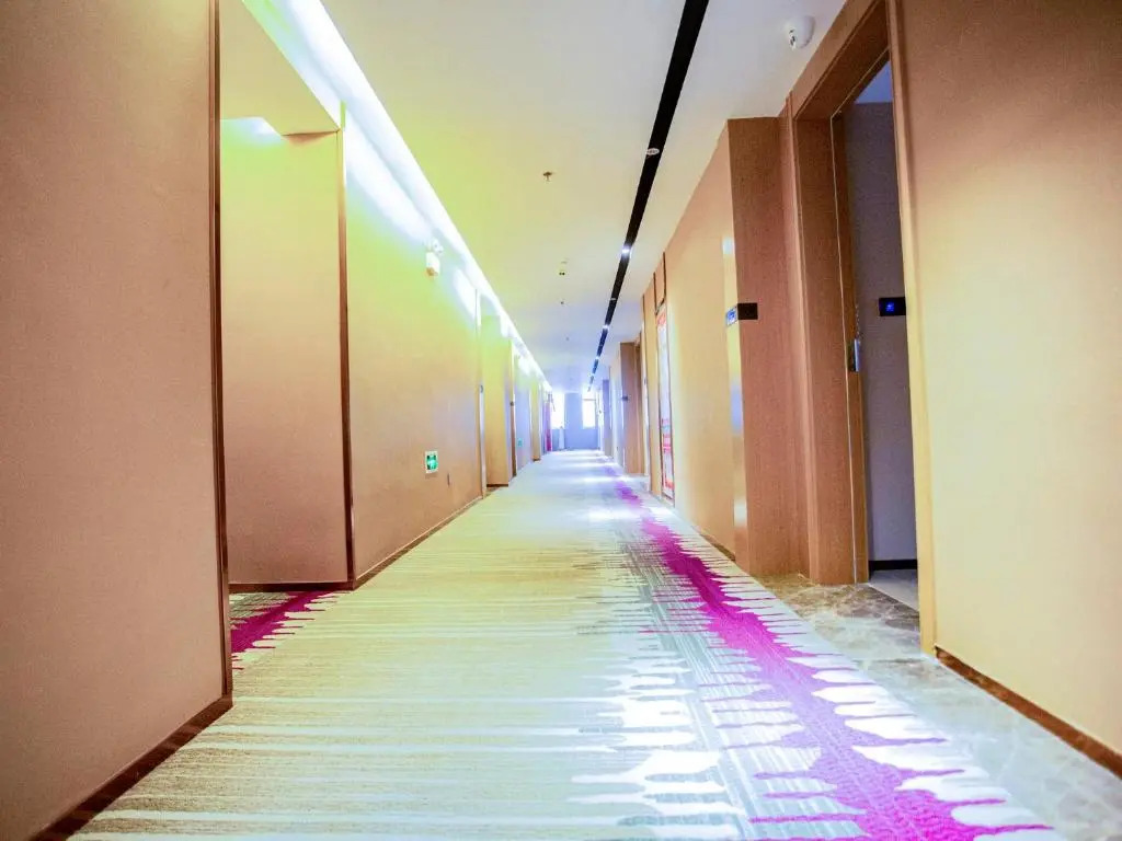 Lavande Hotel Lujiang Zhouyu Avenue