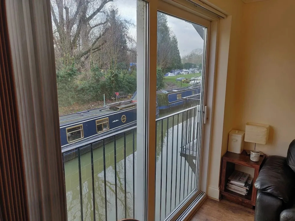 Waterfront House 3 BR Parking St Neots Town Centre