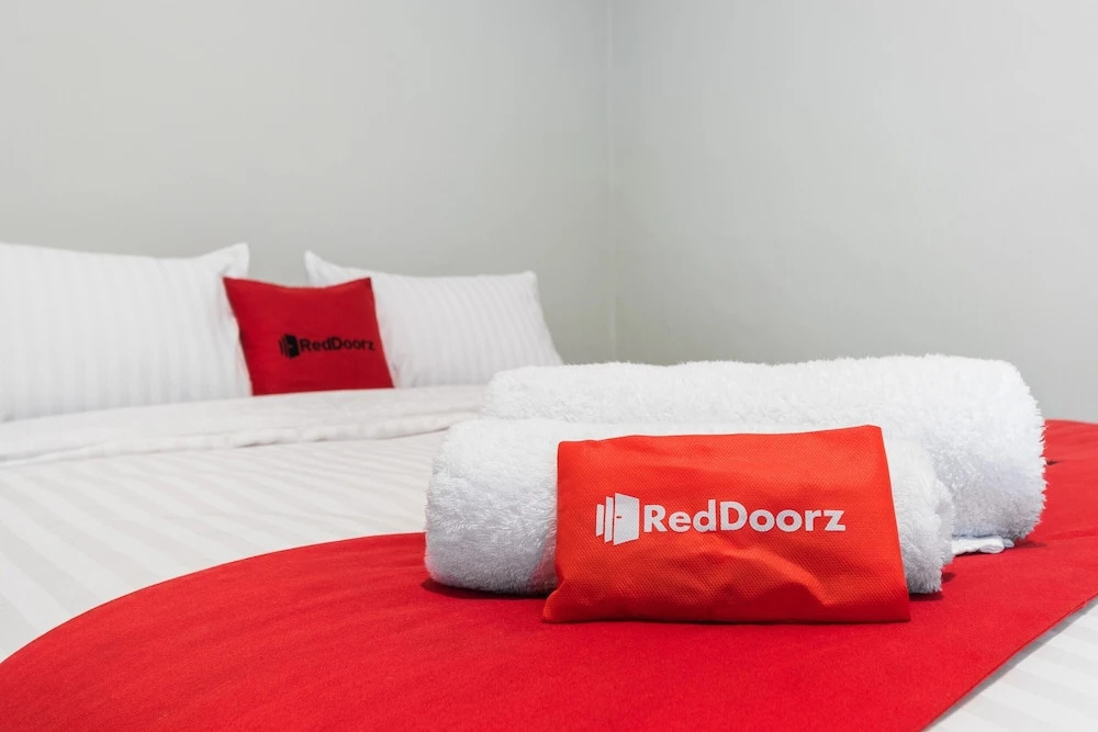 RedDoorz Plus near RS USU Medan 2