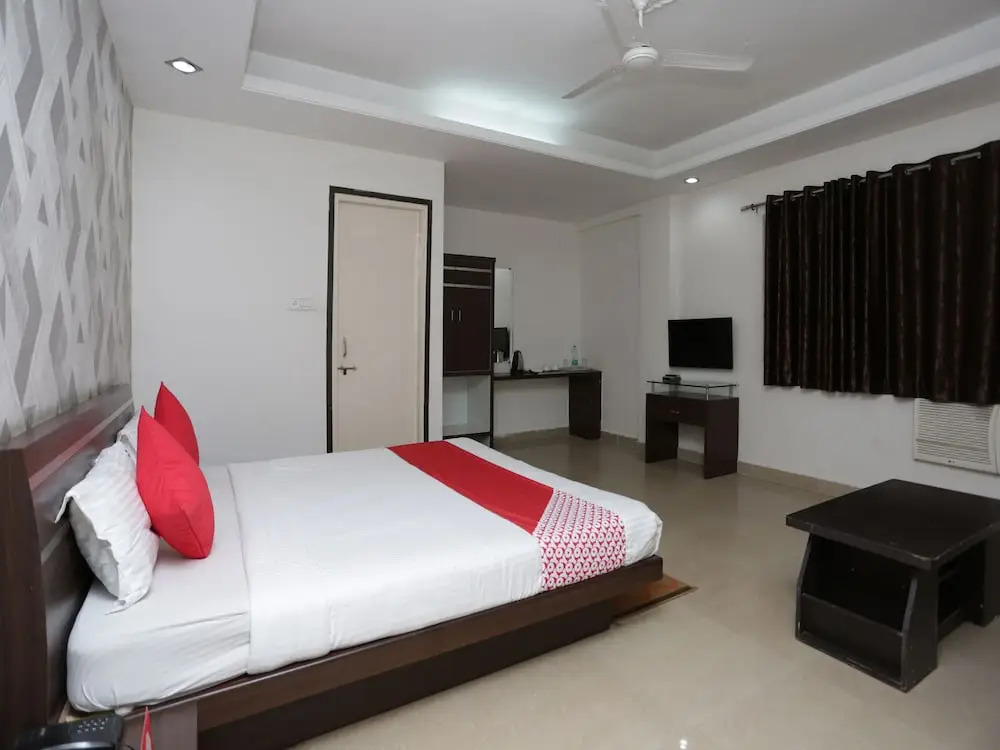 OYO 3260 Hotel Abhinav Palace