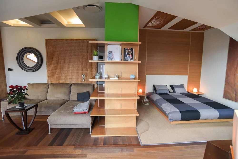 Pelicanstay Montaigne Apartments