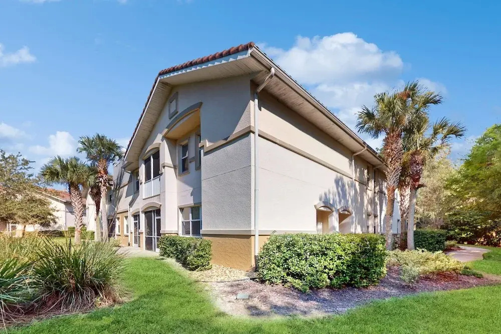 Immaculate Townhome in Upscale Community w/ Pool & Balcony - Near Beach