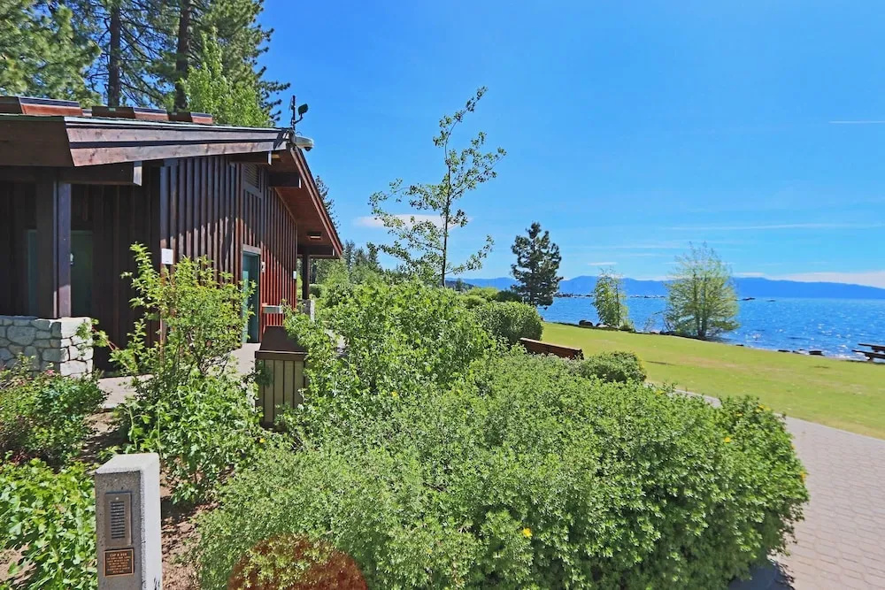Griggs House - HOT TUB - Close to Tahoe City!