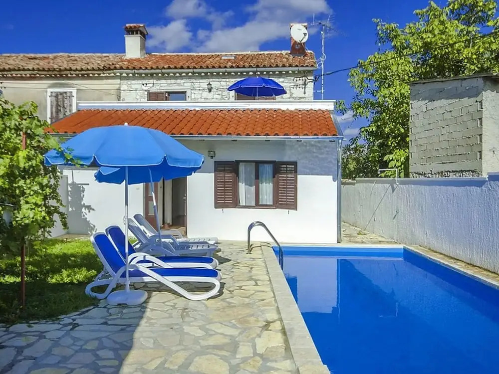 Rustic Villa in Žbandaj With Private Swimming Pool
