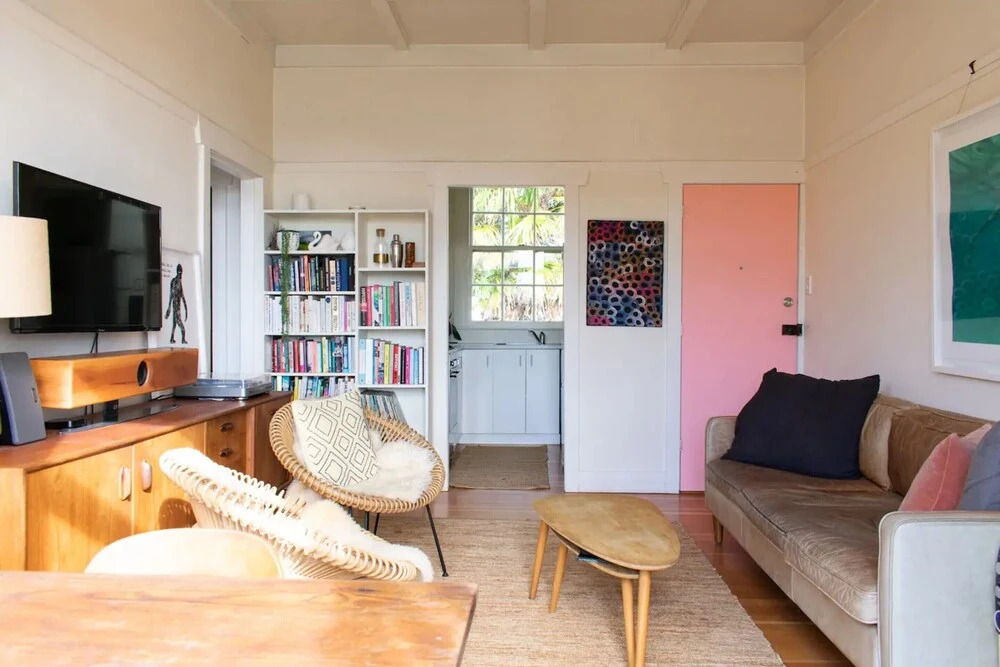 1930s Character 1 Bedroom Apartment With Sky Tower Views