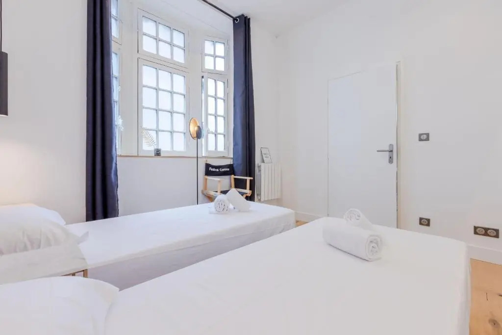 SERRENDY Stylish 2-bedroom apartment 1-minute walk to beaches