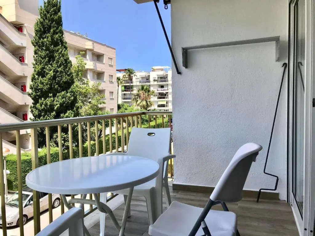 Apartamento reformado con terraza y en 2da linea de mar 146B - INMO22
