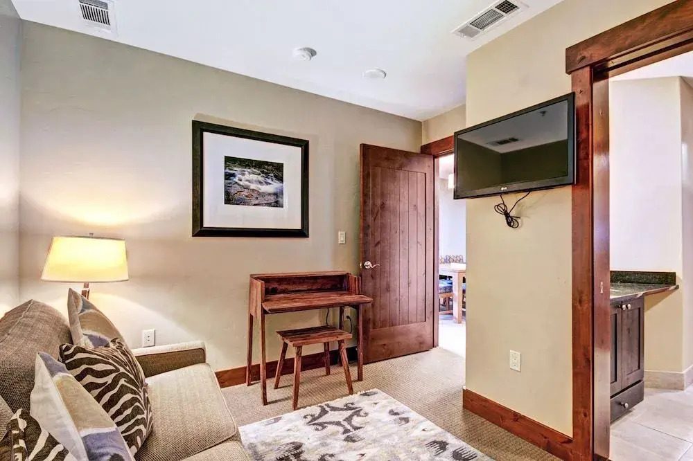 One Ski Hill Place S8412