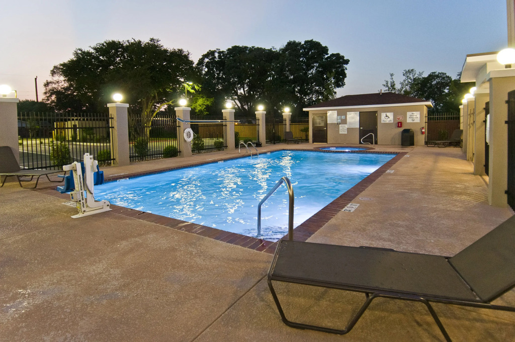 Holiday Inn Express & Suites San Antonio Frost Bank Center by IHG
