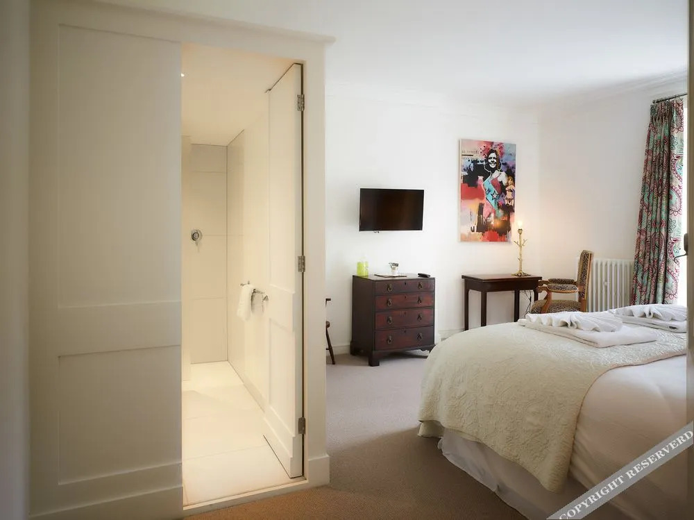 4 Berkeley Square I Boutique Apartments