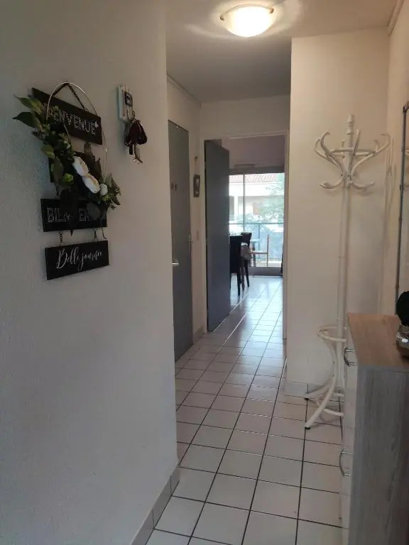 APPARTEMENT AU CALME AVEC PISCINE ET PARKING dans résidence securisée