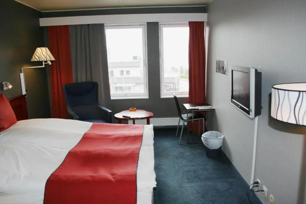 F2 Hotel