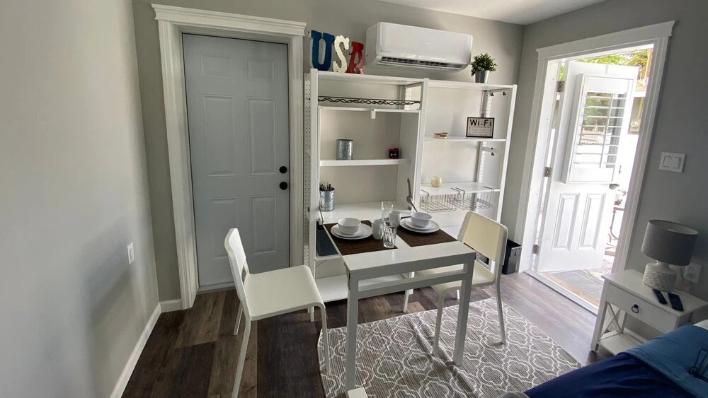 Buccaneer Bungalow - Studio Apartment - South End of Island Close to the Beach