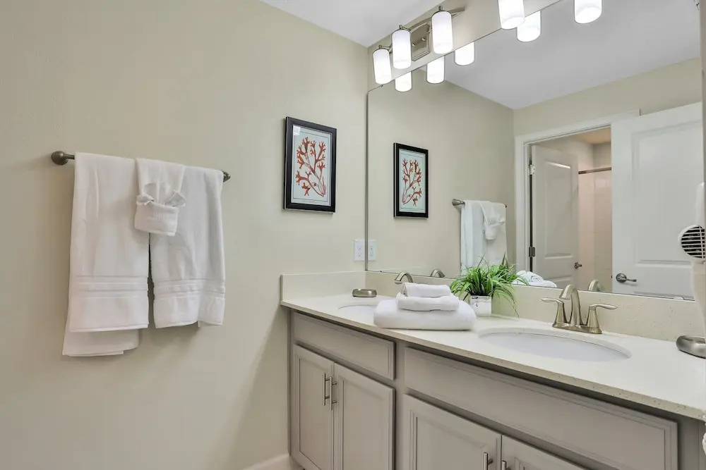 Modern Luxury Townhome With hot tub & Private Pool - Near Theme Parks