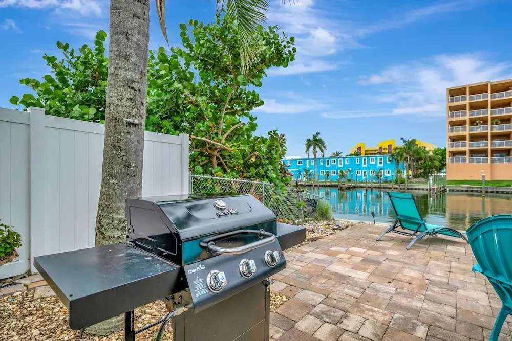 Seashell Suite 1B Pet Friendly Waterfront Dock