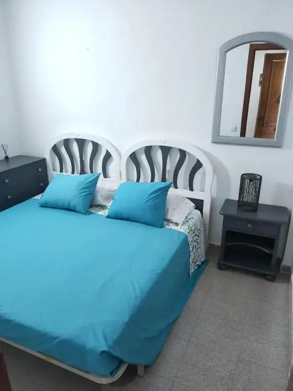 SUPERBE APPARTEMENT AVEC PISCINE, PLAGE A 300m! PORT AVENTURA A 5 mn!