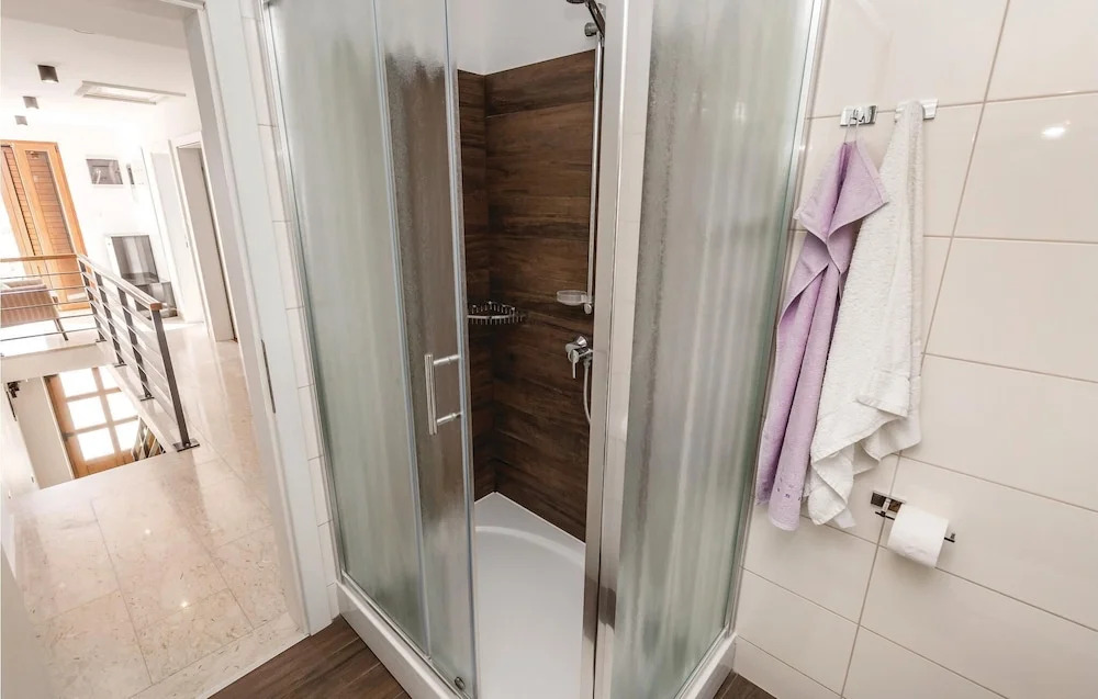 Awesome Home in Barbat with Hot Tub, WiFi, 4 Bedrooms
