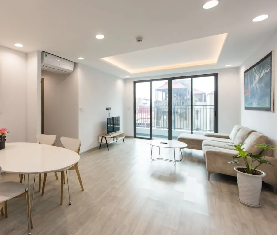ONE 18 Ngoc Lam Apartment