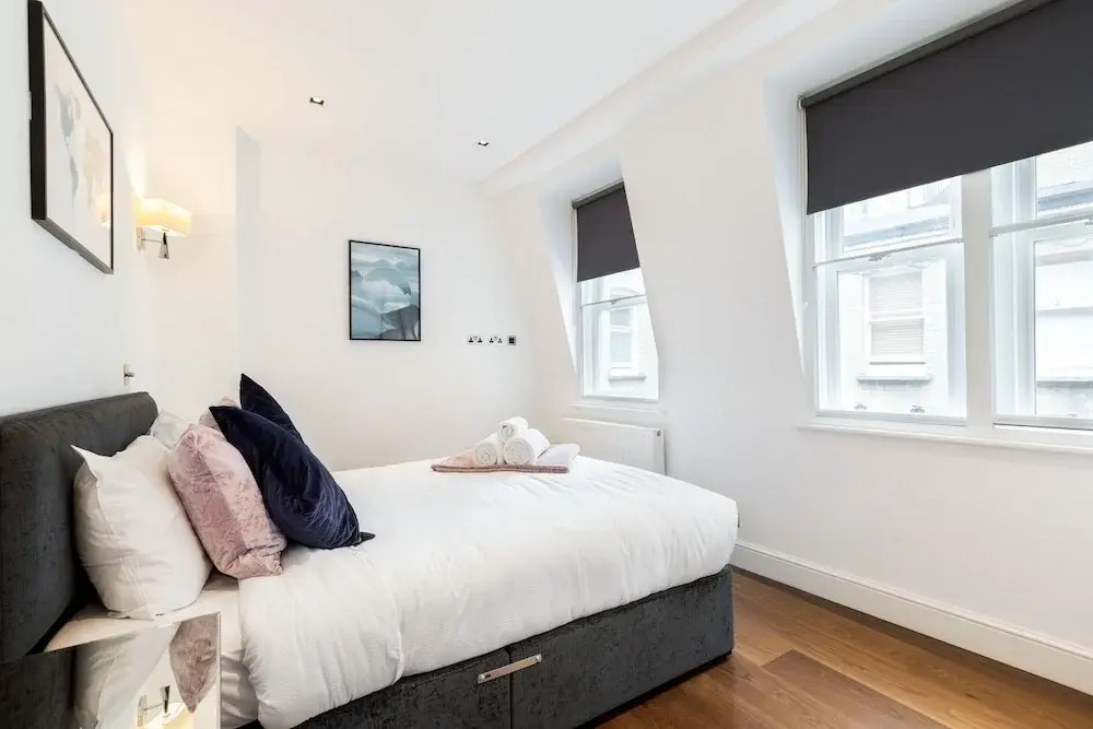 Stylish 2BR 2BA by the Heart of Soho