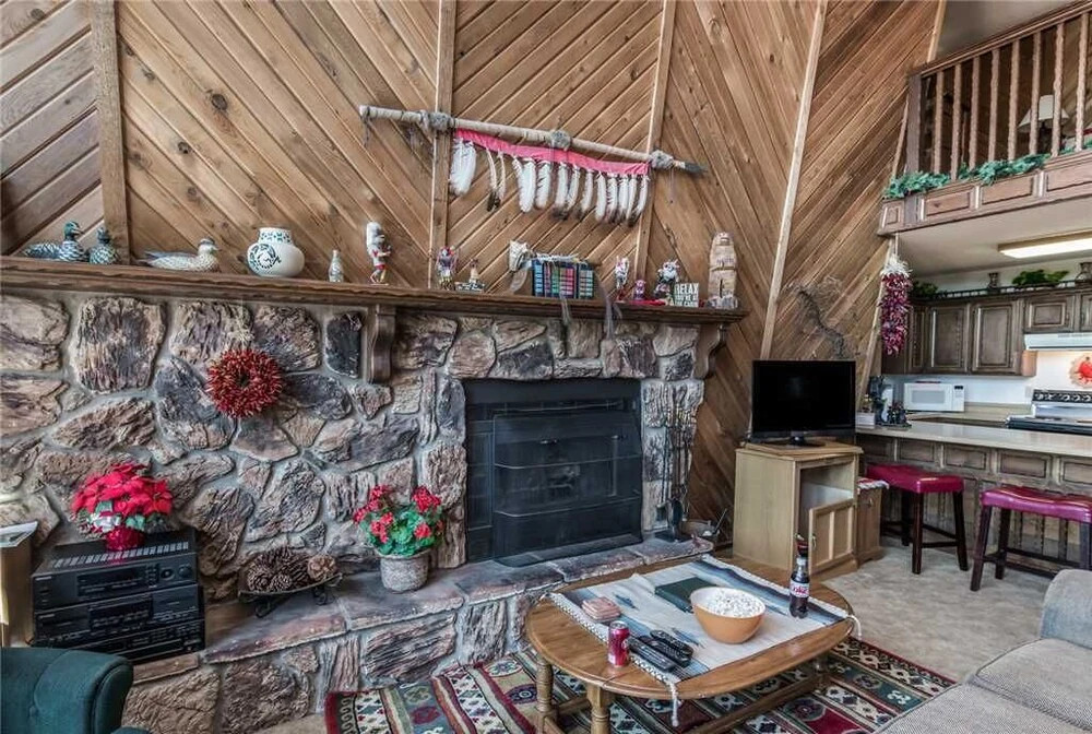 Plaid House - Three Bedroom Cabin