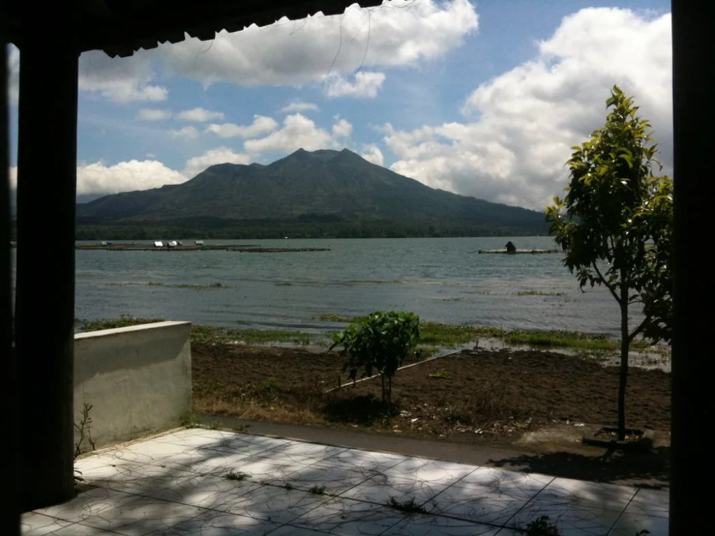 Baruna Lake Side View
