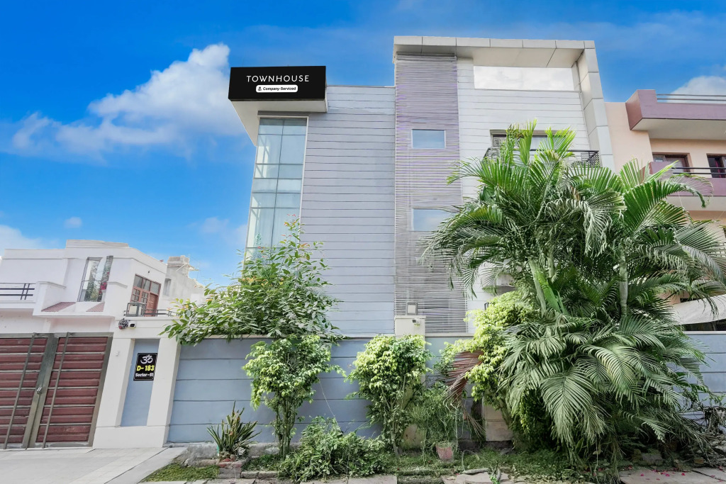 Townhouse Sector 51 Noida Near Metro Station