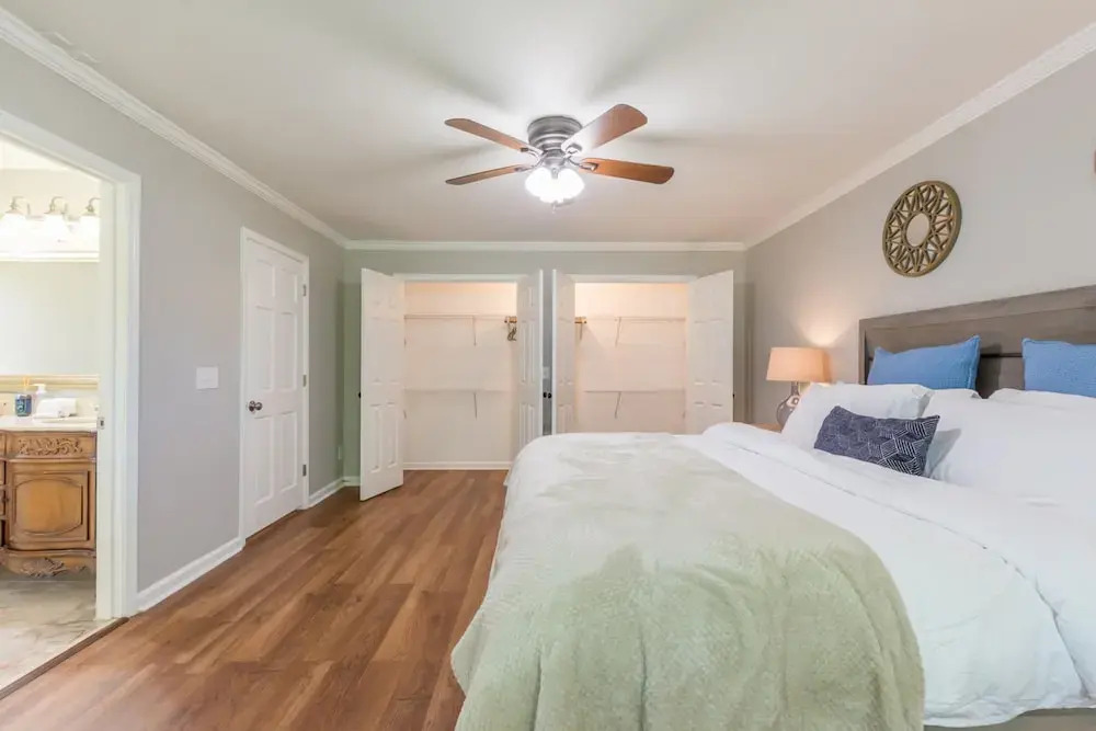 Beautiful Large Newly Renovated 5 Bedroom House