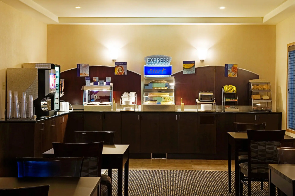 Holiday Inn Express & Suites-Regina-South by IHG