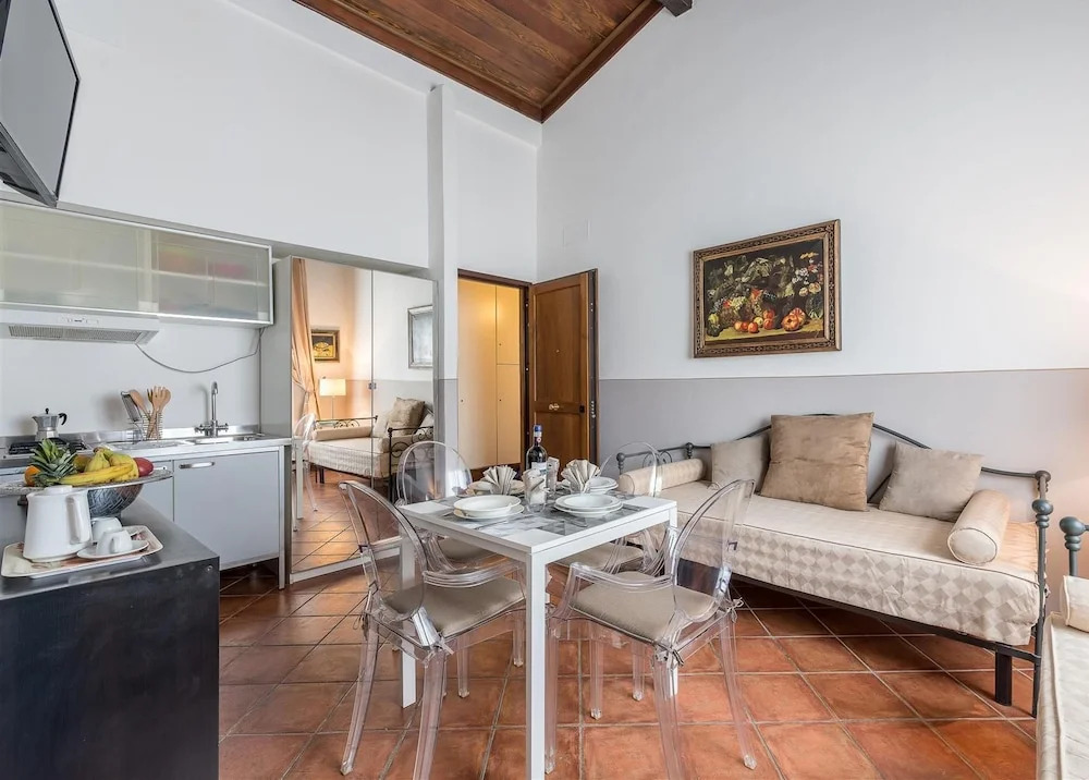 Calzaiuoli Apartments by Mamo Florence