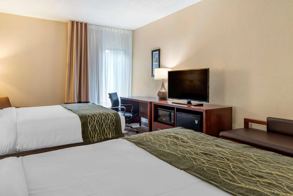 Comfort Inn Meridian - Bonita Lakes