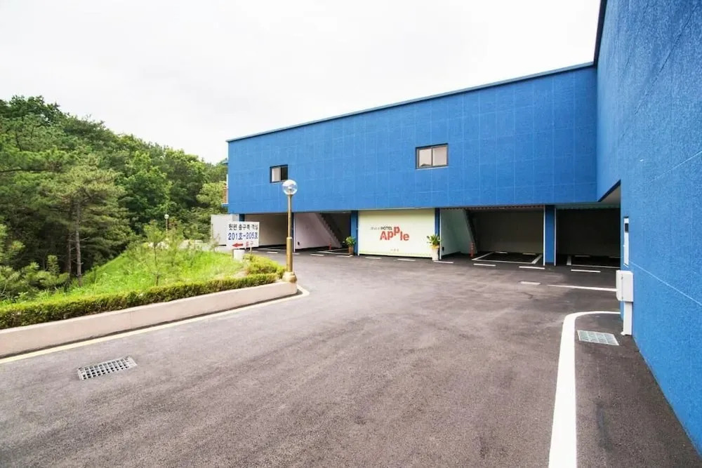 Apple Drive-in Hotel