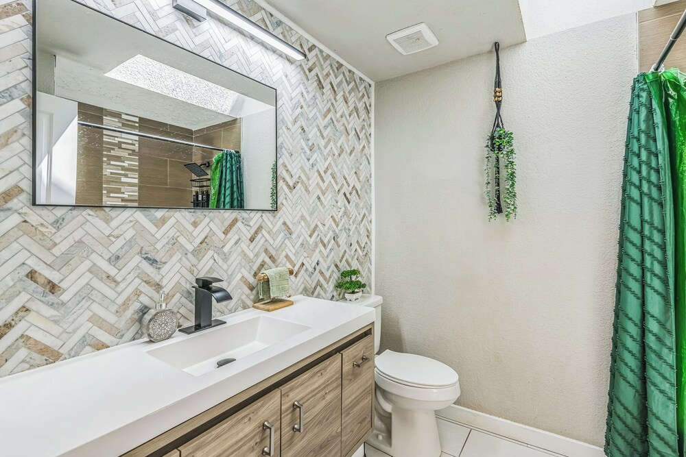 Modern Forest Escape, Near Lake Stevens & Hikes