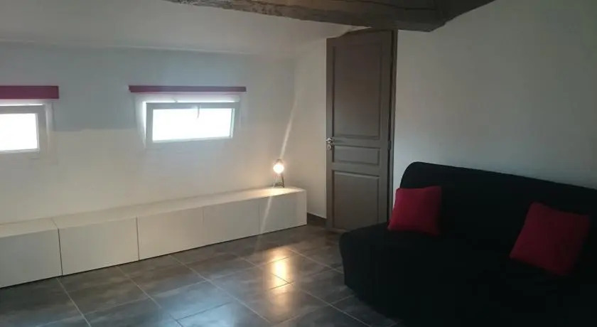 Au 23