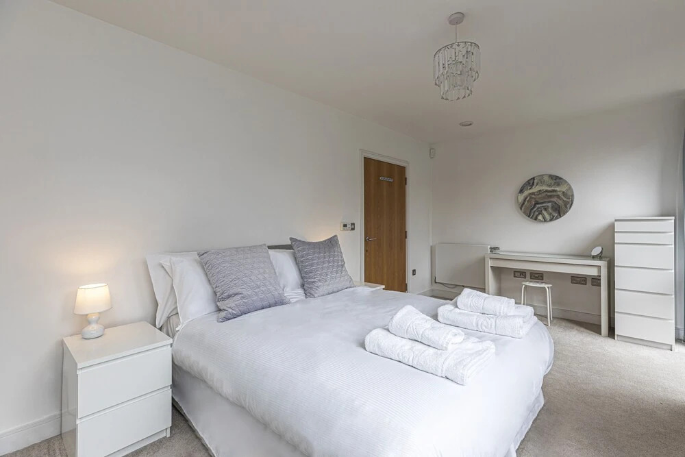 Stylish 2-bed flat w/ terrace in South East London