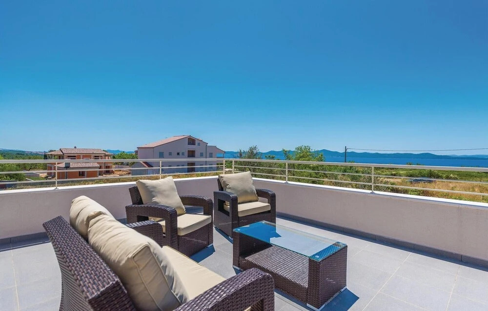 Three-Bedroom Holiday Home In Kozino