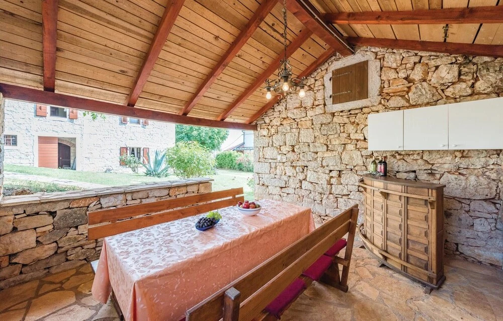 Beautiful Home in Markovac With Wifi and 5 Bedrooms