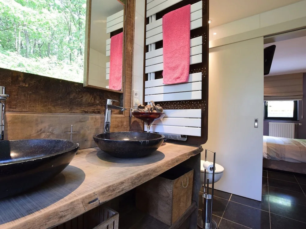 Posh Villa in Durbuy with Hot Tub, Whirlpool